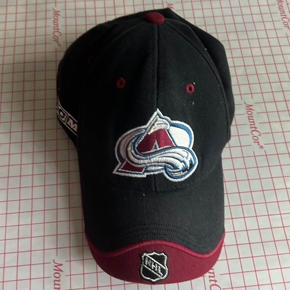 Nice w/ Rich Color CCM Colorado Avalanche Baseball Cap Black Adjustable !